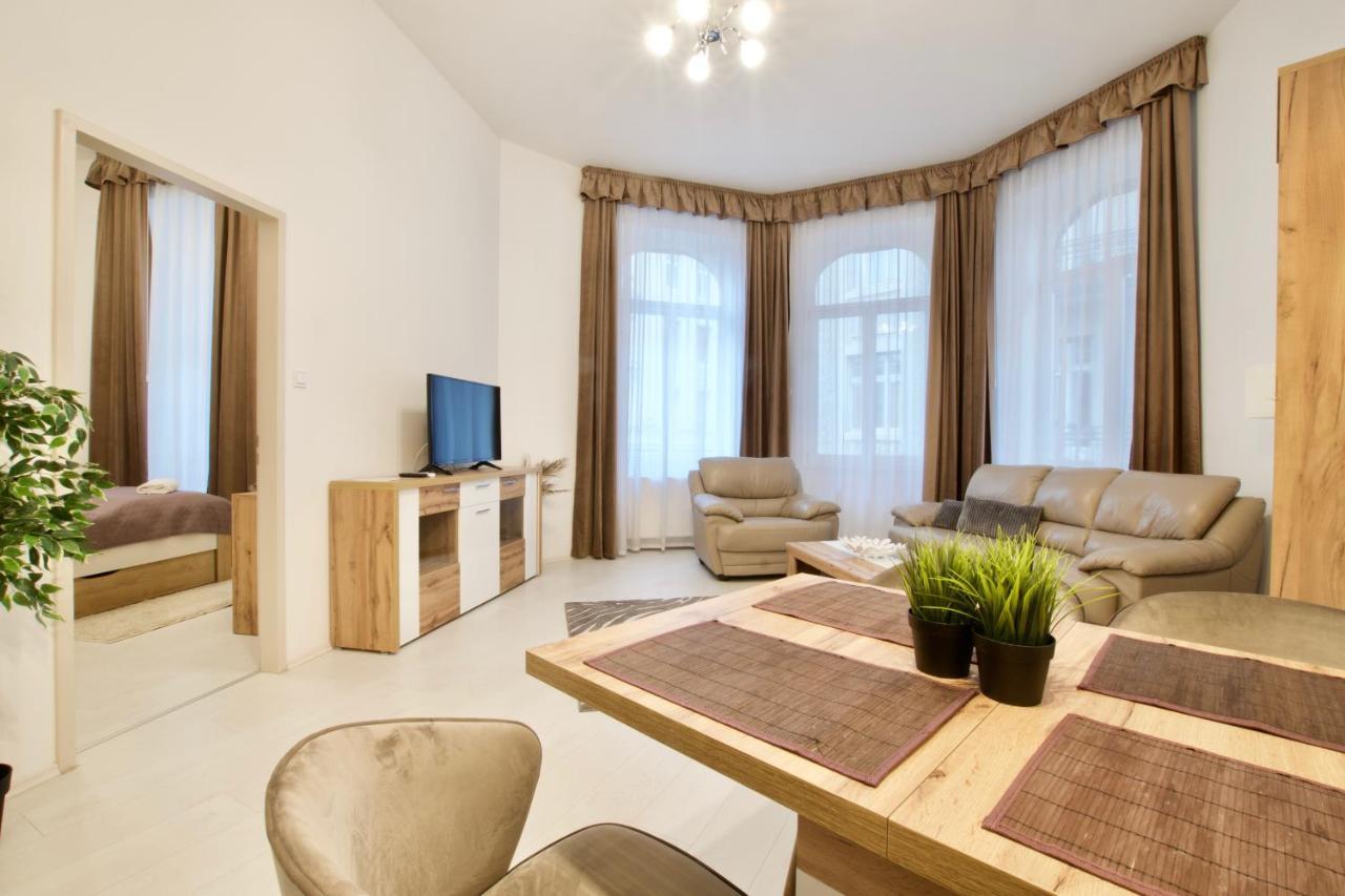 Premium Apartments By Hi5 - Elegant Suites Budapest Esterno foto