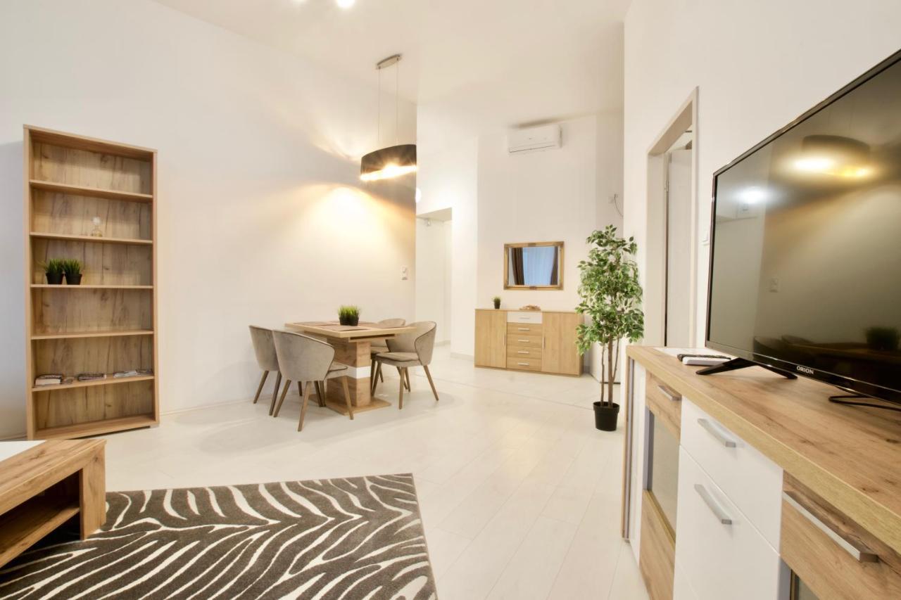 Premium Apartments By Hi5 - Elegant Suites Budapest Esterno foto