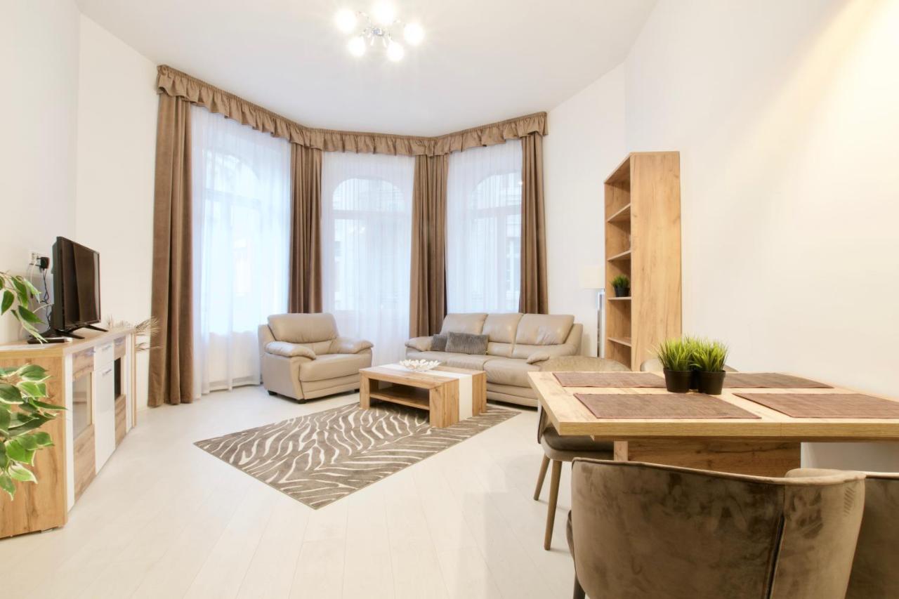 Premium Apartments By Hi5 - Elegant Suites Budapest Esterno foto