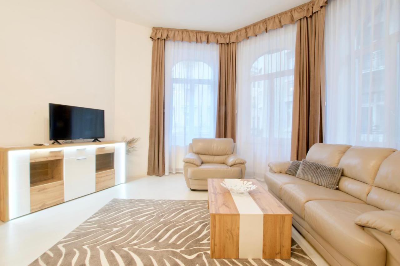 Premium Apartments By Hi5 - Elegant Suites Budapest Esterno foto