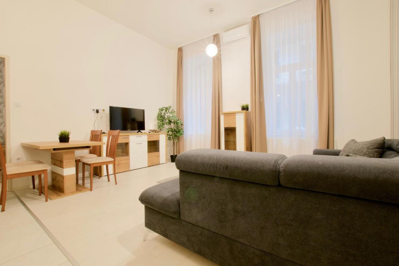 Premium Apartments By Hi5 - Elegant Suites Budapest Esterno foto